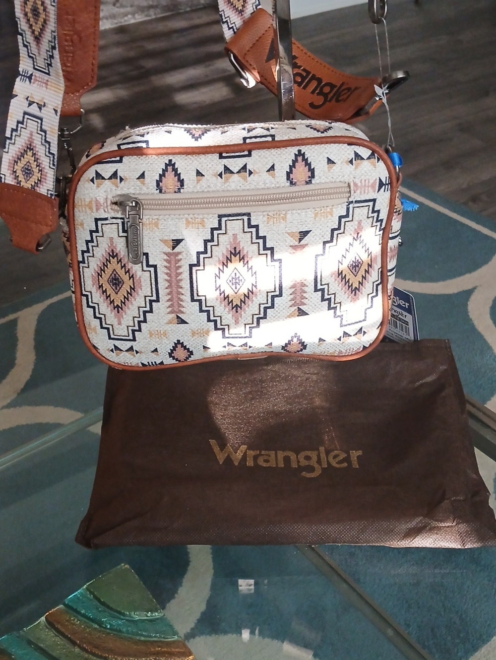 Wrangler Aztec-Pattern Crossbody Bag in White, Tan and Navy - Picture 3 of 6